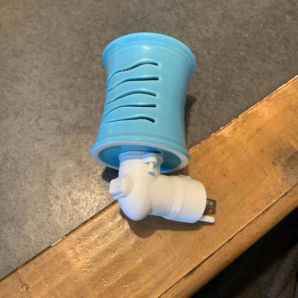 Scentsy plug in warmer